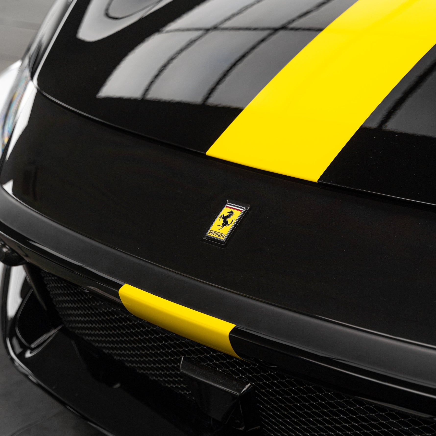 Ferrari 12 Cilindri Centre Stripe