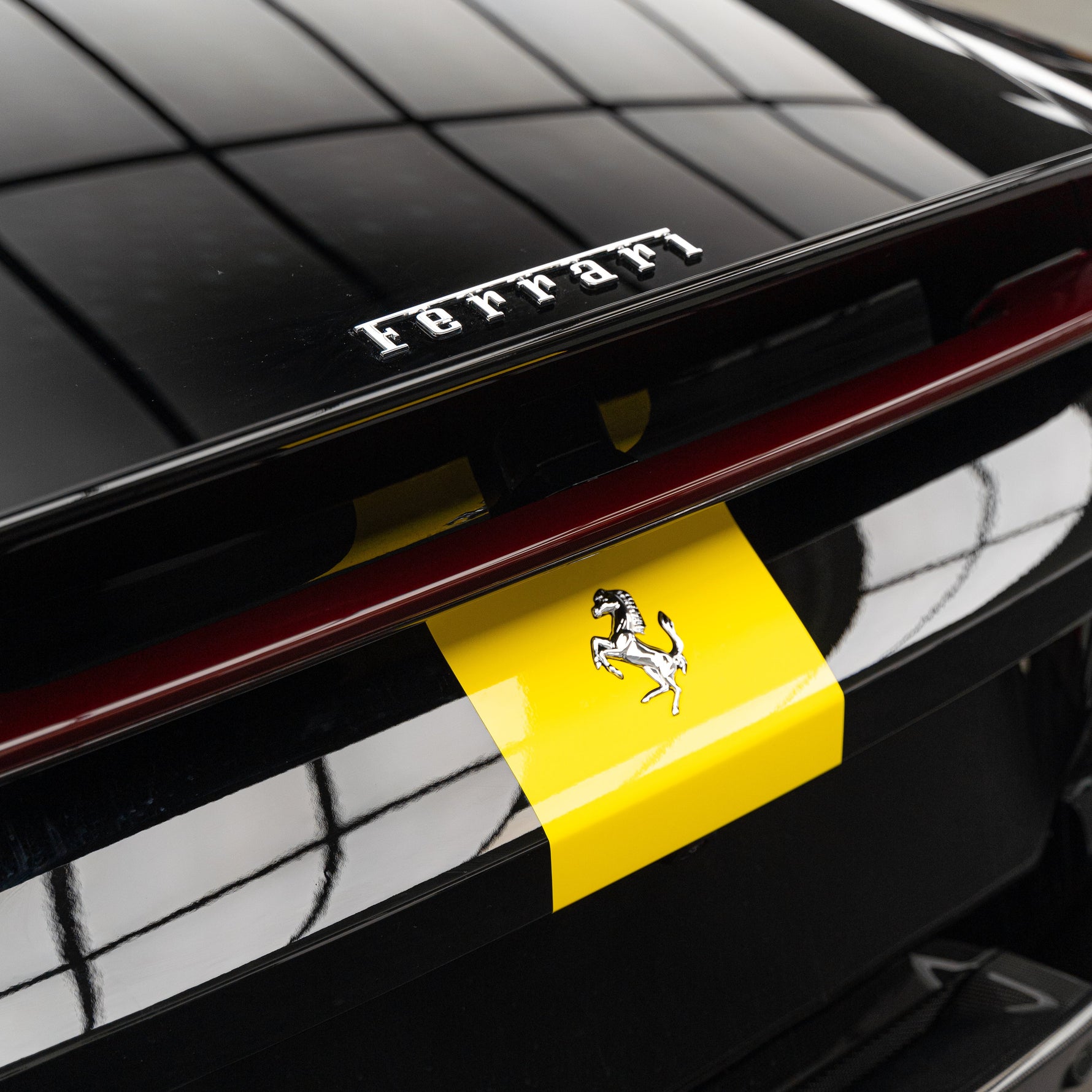 Ferrari 12 Cilindri Centre Stripe