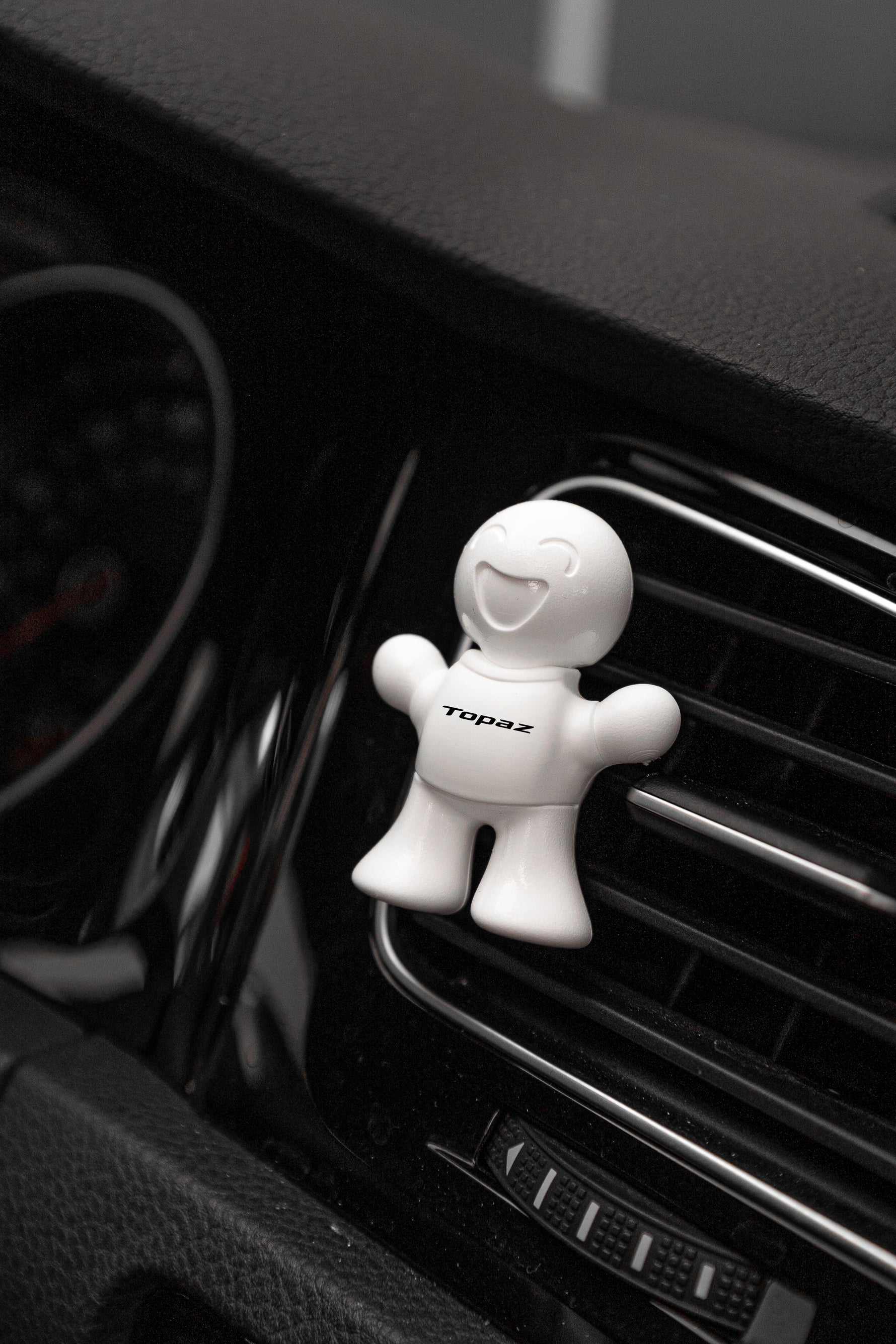 Tiny T Citrus Noir air freshener — close-up detail