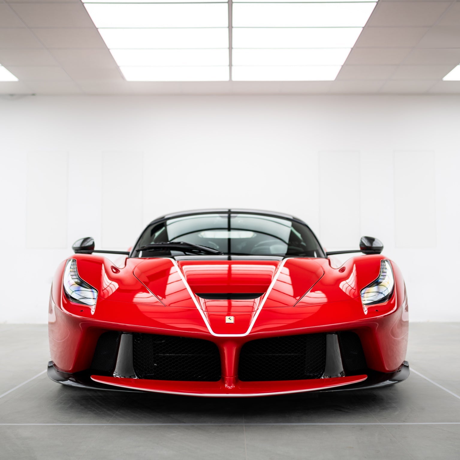 Ferrari LaFerrari Aperta Style Pinstripes
