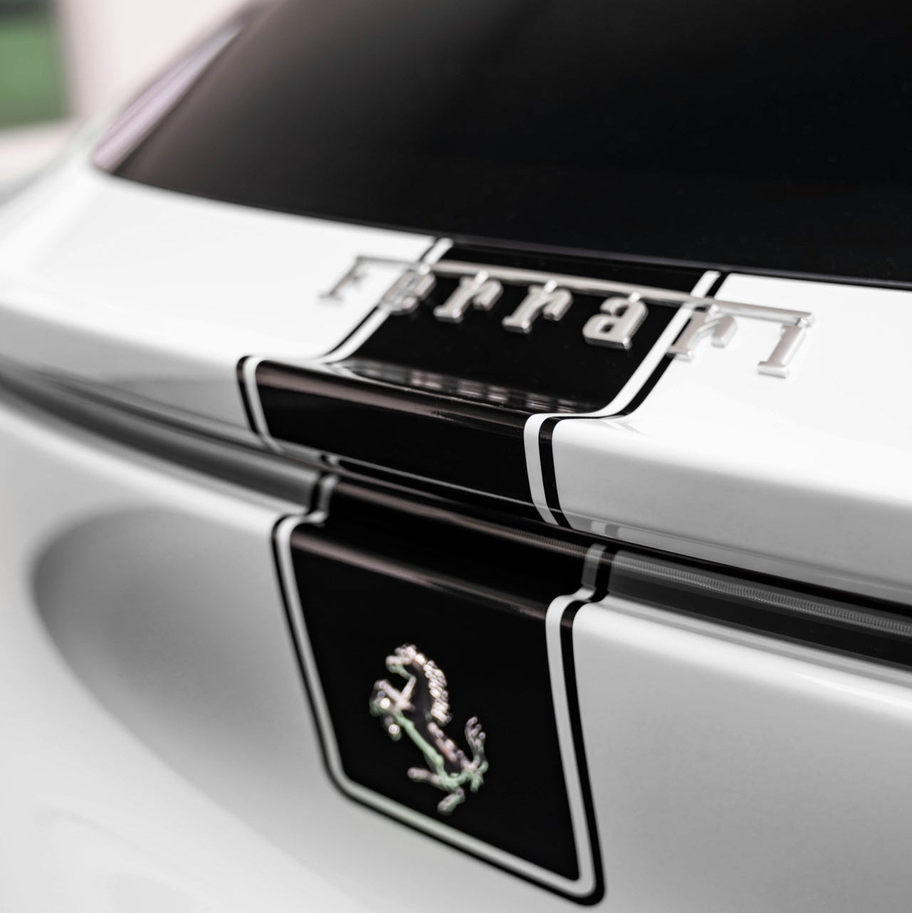 Ferrari Purosangue Centre Stripe